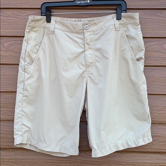 Under Armour Other - Men’s Under Armour Khaki loose shorts